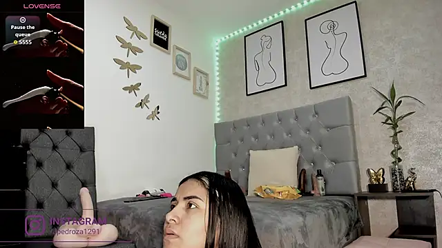 crystal beennz online show from December 1, 1:54 am