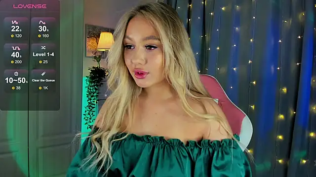 Snapshot of _Loneve__ chatting on March 12, 2:01 pm Loneve online show from March 12, 2:01 pm