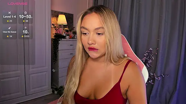 Snapshot of _Loneve__ chatting on October 9, 1:42 pm Loneve online show from October 9, 1:42 pm