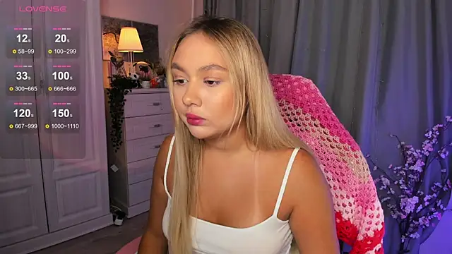 Snapshot of _Loneve__ chatting on October 10, 1:54 pm Loneve online show from October 10, 1:54 pm