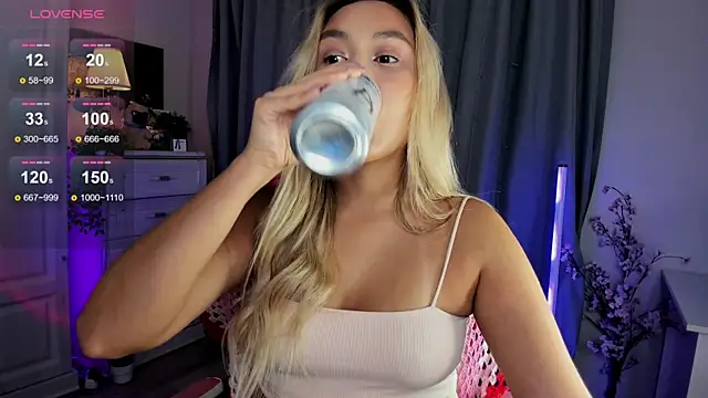 Snapshot of _Loneve__ chatting on November 7, 3:34 pm Loneve online show from November 7, 3:34 pm