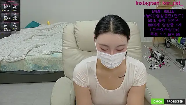 Snapshot of Kor_Cat chatting on October 13, 9:53 am Kor Cat online show from October 13, 9:53 am