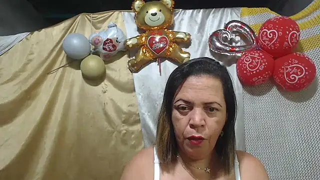 Snapshot of alina_maturehot chatting on February 23, 5:01 am alina maturehot online show from February 23, 5:01 am