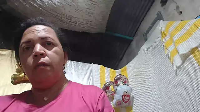 Snapshot of alina_maturehot chatting on February 27, 11:37 pm alina maturehot online show from February 27, 11:37 pm