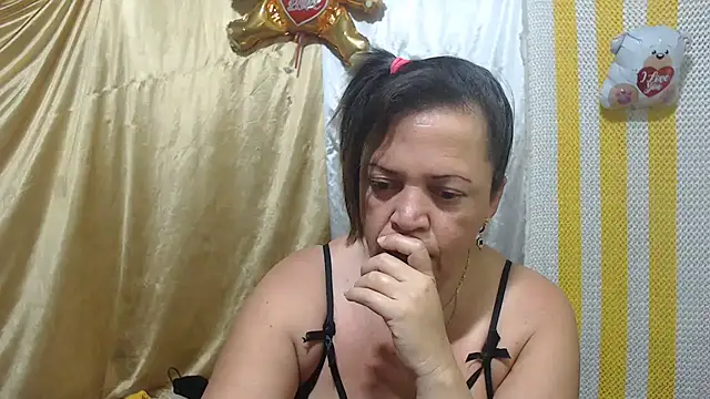 Snapshot of alina_maturehot chatting on March 9, 3:43 am alina maturehot online show from March 9, 3:43 am