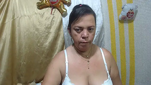 Snapshot of alina_maturehot chatting on March 15, 7:53 am alina maturehot online show from March 15, 7:53 am