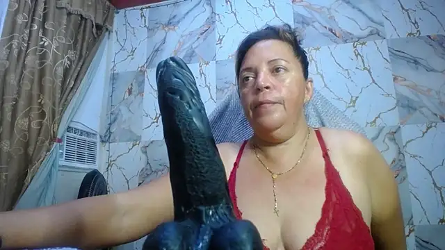 Snapshot of alina_maturehot chatting on May 5, 12:18 am alina maturehot online show from May 5, 12:18 am