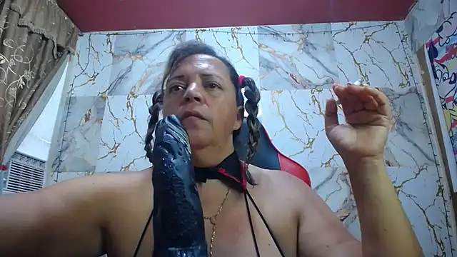 Snapshot of alina_maturehot chatting on May 16, 10:47 am alina maturehot online show from May 16, 10:47 am