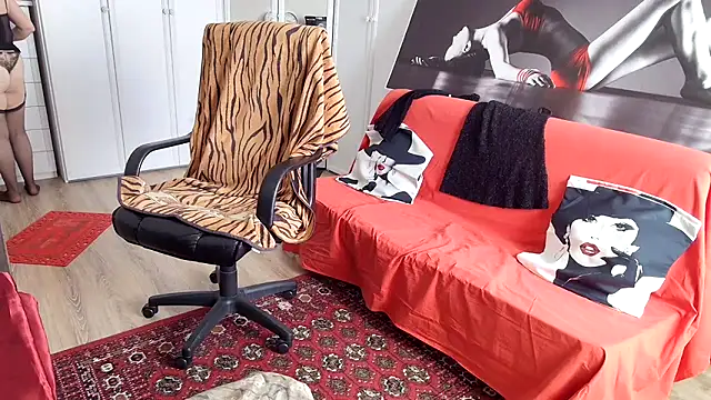 Chanel Noire online show from February 27, 1:44 pm