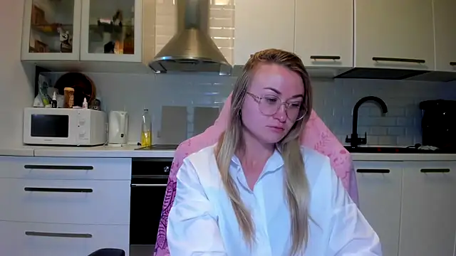 your Goddess Eva online show from October 4, 5:49 am