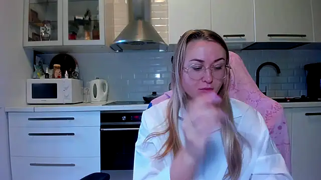 your Goddess Eva online show from October 6, 8:23 am