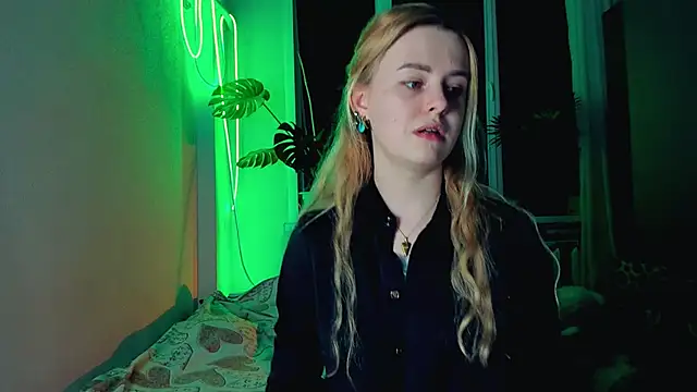 Alexa Pirs online show from March 14, 7:34 pm