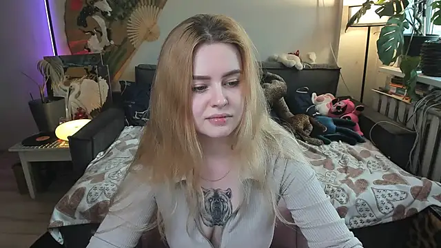 Snapshot of Alexa_Pirs chatting on April 24, 1:35 pm Alexa Pirs online show from April 24, 1:35 pm