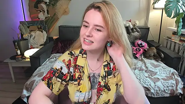 Snapshot of Alexa_Pirs chatting on April 30, 1:50 pm Alexa Pirs online show from April 30, 1:50 pm