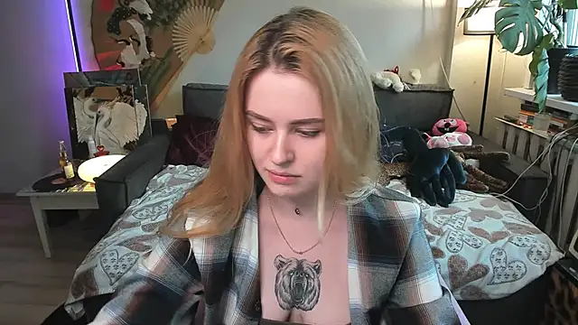 Snapshot of Alexa_Pirs chatting on May 1, 2:43 pm Alexa Pirs online show from May 1, 2:43 pm