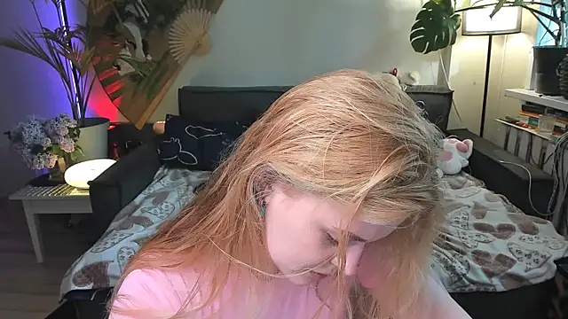 Snapshot of Alexa_Pirs chatting on May 12, 2:47 pm Alexa Pirs online show from May 12, 2:47 pm