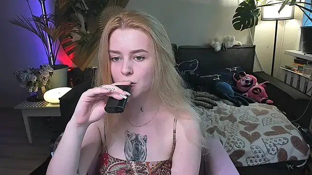Snapshot of Alexa_Pirs chatting on May 13, 3:53 pm Alexa Pirs online show from May 13, 3:53 pm