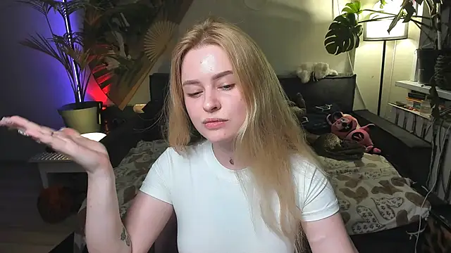 Snapshot of Alexa_Pirs chatting on May 16, 7:34 pm Alexa Pirs online show from May 16, 7:34 pm