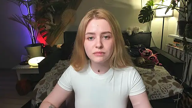 Snapshot of Alexa_Pirs chatting on May 16, 7:45 pm Alexa Pirs online show from May 16, 7:45 pm