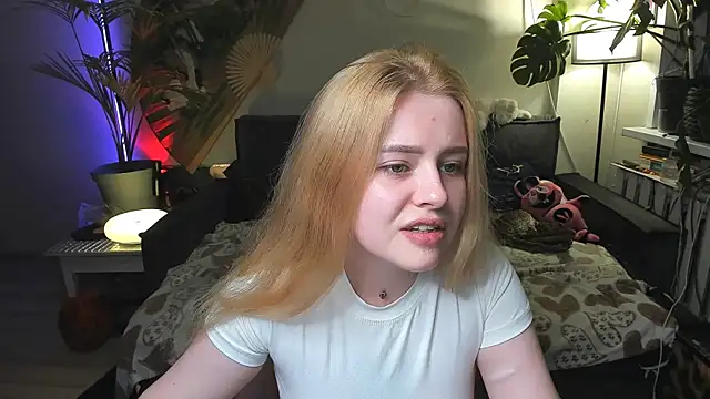 Snapshot of Alexa_Pirs chatting on May 16, 8:29 pm Alexa Pirs online show from May 16, 8:29 pm