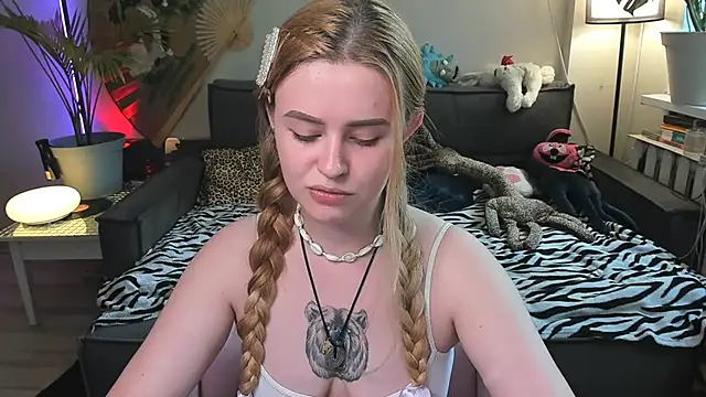 Snapshot of Alexa_Pirs chatting on June 14, 1:02 pm Alexa Pirs online show from June 14, 1:02 pm