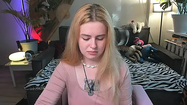 Snapshot of Alexa_Pirs chatting on June 16, 3:14 pm Alexa Pirs online show from June 16, 3:14 pm
