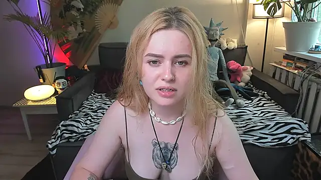 Snapshot of Alexa_Pirs chatting on June 22, 1:41 pm Alexa Pirs online show from June 22, 1:41 pm