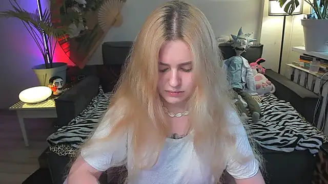 Snapshot of Alexa_Pirs chatting on July 3, 4:35 pm Alexa Pirs online show from July 3, 4:35 pm