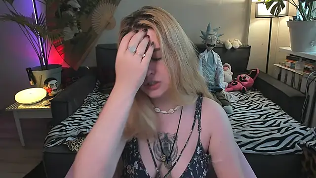 Snapshot of Alexa_Pirs chatting on July 5, 2:46 pm Alexa Pirs online show from July 5, 2:46 pm