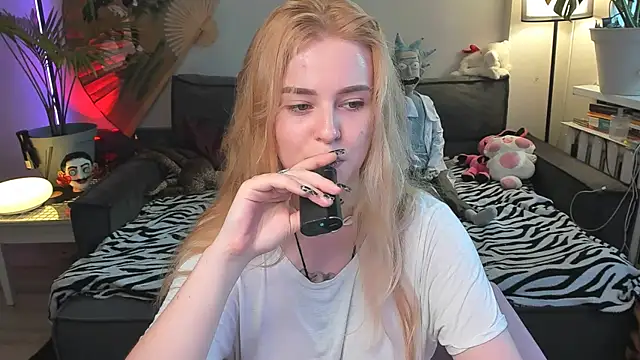Snapshot of Alexa_Pirs chatting on July 7, 2:43 pm Alexa Pirs online show from July 7, 2:43 pm