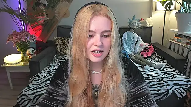 Snapshot of Alexa_Pirs chatting on July 11, 2:20 pm Alexa Pirs online show from July 11, 2:20 pm