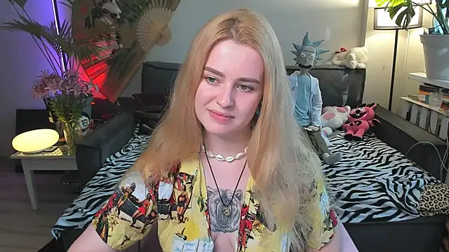 Snapshot of Alexa_Pirs chatting on July 17, 2:45 pm Alexa Pirs online show from July 17, 2:45 pm