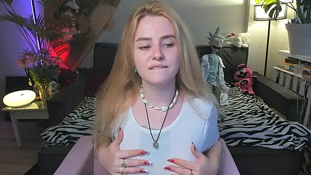 Snapshot of Alexa_Pirs chatting on July 18, 5:06 pm Alexa Pirs online show from July 18, 5:06 pm
