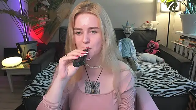 Snapshot of Alexa_Pirs chatting on July 19, 2:10 pm Alexa Pirs online show from July 19, 2:10 pm