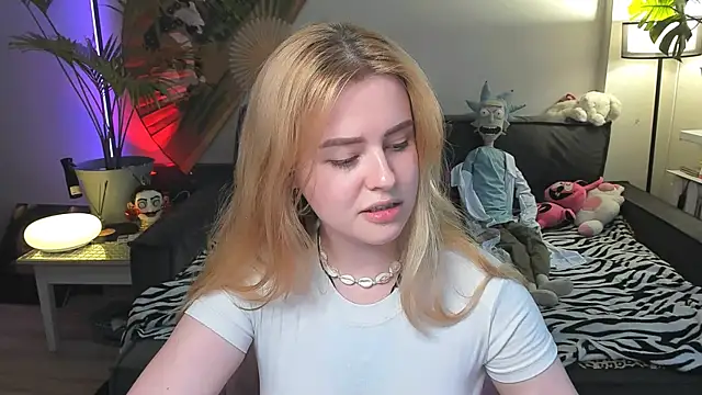 Snapshot of Alexa_Pirs chatting on August 4, 4:09 pm Alexa Pirs online show from August 4, 4:09 pm