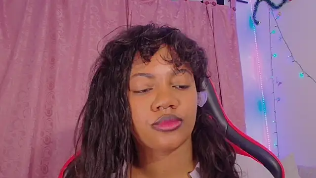 Daphnewalker   online show from December 19, 10:55 am