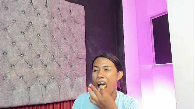 Snapshot of AntoniSantoss chatting on February 20, 8:20 pm AntoniSantoss online show from February 20, 8:20 pm