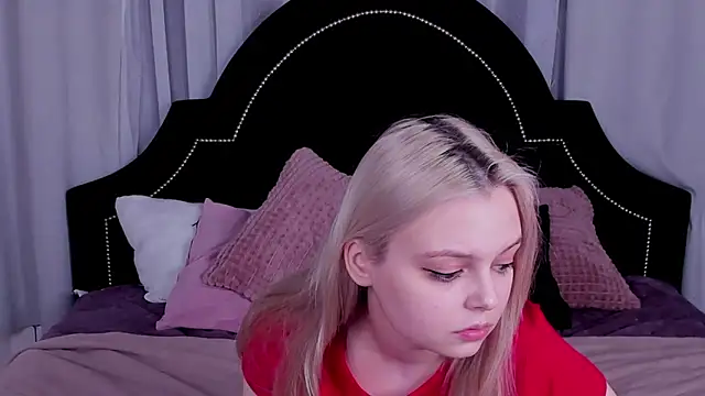 CLAIRE VOGT online show from March 7, 3:39 pm