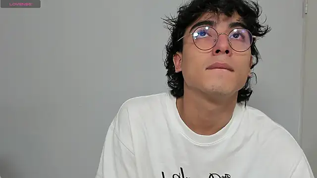 Snapshot of salvatore_montt chatting on February 12, 9:31 am salvatore montt online show from February 12, 9:31 am