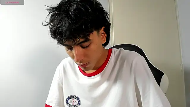 Snapshot of salvatore_montt chatting on February 25, 2:58 am salvatore montt online show from February 25, 2:58 am