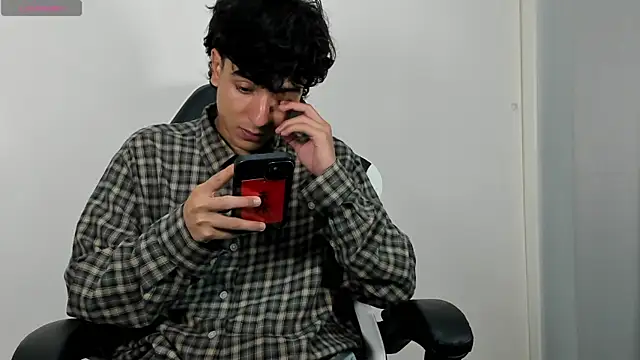 Snapshot of salvatore_montt chatting on March 1, 5:52 am salvatore montt online show from March 1, 5:52 am