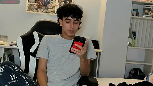 Snapshot of salvatore_montt chatting on March 4, 5:42 am salvatore montt online show from March 4, 5:42 am