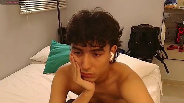 Snapshot of salvatore_montt chatting on March 14, 6:42 am salvatore montt online show from March 14, 6:42 am