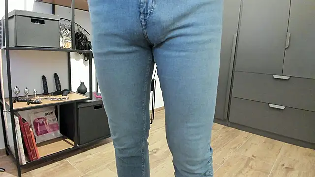 Snapshot of molicaremolicare chatting on March 4, 9:43 pm molicaremolicare online show from March 4, 9:43 pm