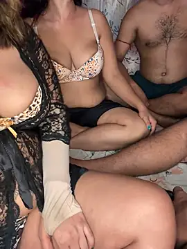 Snapshot of WifyHubby_38 chatting on February 27, 9:25 pm WifyHubby 38 online show from February 27, 9:25 pm