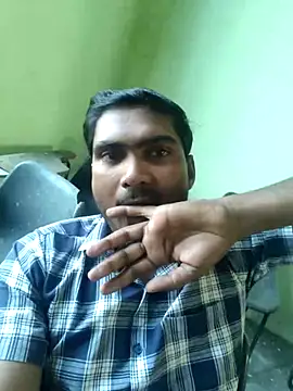 Snapshot of ccuteboyyyy chatting on October 15, 6:57 am ccuteboyyyy online show from October 15, 6:57 am