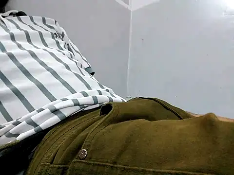 Snapshot of Lustyluckyy chatting on February 23, 9:11 am Lustyluckyy online show from February 23, 9:11 am