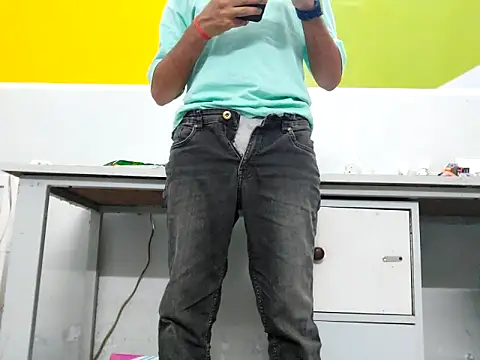 Snapshot of Lustyluckyy chatting on March 21, 1:23 pm Lustyluckyy online show from March 21, 1:23 pm