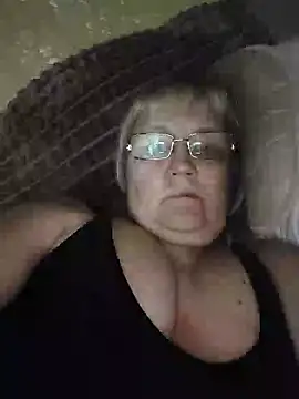 Snapshot of Violet5364 chatting on May 4, 8:27 pm Violet5364 online show from May 4, 8:27 pm