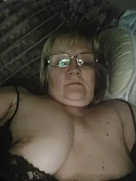 Snapshot of Violet5364 chatting on May 24, 9:20 pm Violet5364 online show from May 24, 9:20 pm